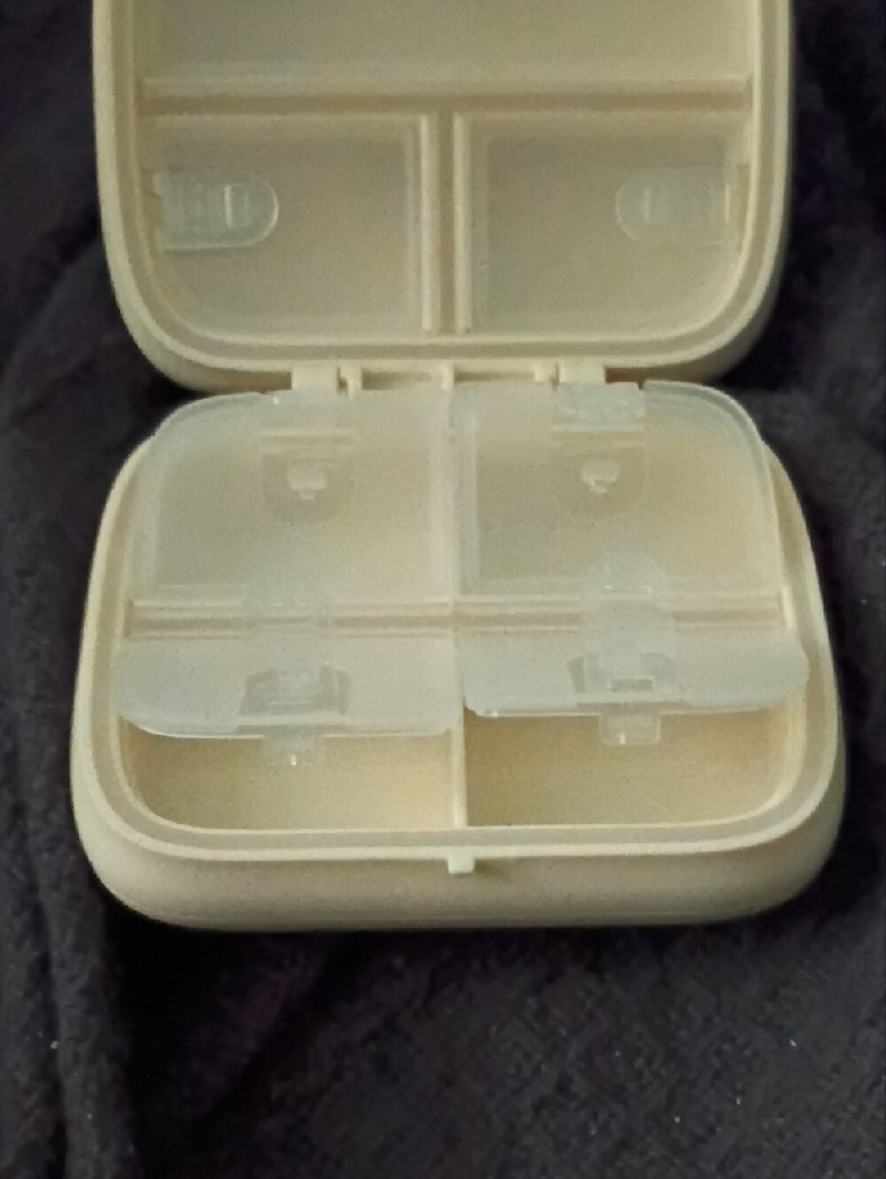 Compact Cream Storage Box - Picture 3 of 3
